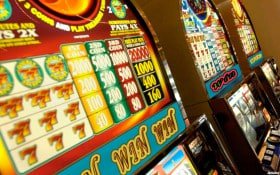 Live casino dengan dealer profesional yang interaktif